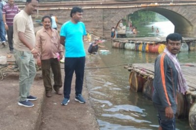 जल श्रोत प्रदूषित ना हो इसलिए फुल एवं पूजा सामग्री के लिए अस्थायी कुंड की व्यवस्था: