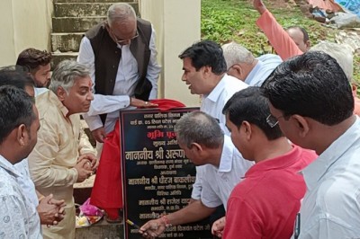 विधायक व महापौर ने भूमिपूजन कर 61.82 लाख के सीसी सड़क निर्माण कार्यो की रखी आधारशिला