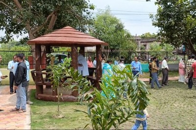 गार्डन लोकार्पण के दौरान वार्डवासियों ने विधायक,महापौर व पार्षद का किया आभार व्यक्त