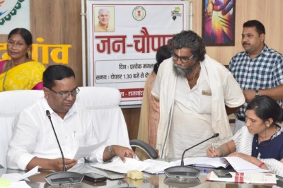 जनचौपाल में जनसामान्य के चेहरों पर आई खुशी