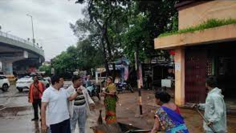 यात्री प्रतीक्षालय में हजारों यात्री कुछ समय के लिए यहां प्रतिदिन ठहरते हैं,नियमित सफाई हो:आयुक्त