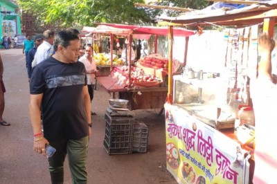 पावर हाउस फल एवं सब्जी मार्केट का निगम आयुक्त लोकेश चंद्राकर ने किया निरीक्षण, मार्केट को व्यवस्थित करने तथा पार्किंग व्यवस्था बनाने अधिकारियों को दिए निर्देश