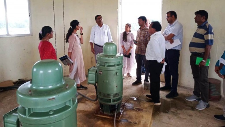 कलेक्टर ने डोंगरगांव विकासखंड के दर्री एनीकट पहुंचकर एनीकट से पानी बहाव के कारण फसल क्षति का लिया जायजा