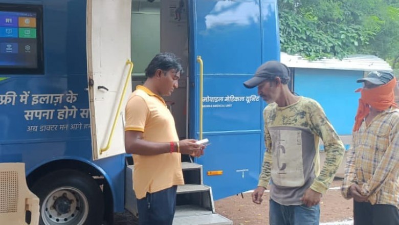 मोबाईल मेडिकल यूनिट में इलाज हेतु पहुंचने वाले लोगों को बेहतर सेवाएं दी जाए:महापौर