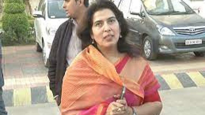सरोज पांडे ने दिखाई बदहाल सड़क , मुख्यमंत्री बोले रमन सिंह ने किया घटिया काम
