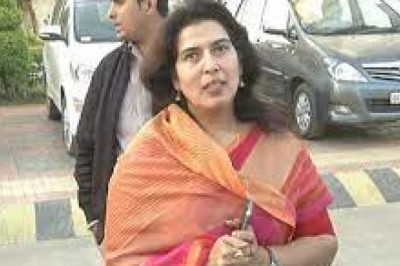 सरोज पांडे ने दिखाई बदहाल सड़क , मुख्यमंत्री बोले रमन सिंह ने किया घटिया काम