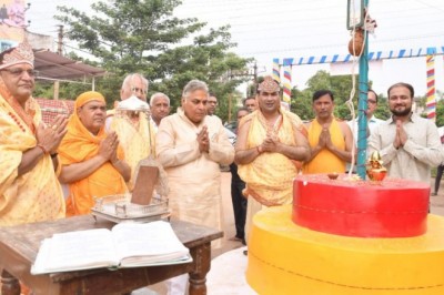 विधायक ने महापौर एवं सकल समाज के साथ किया ध्वजारोहण,कलशाभिषेक व  अभिषेक,पूजन विधान एवं आरती: