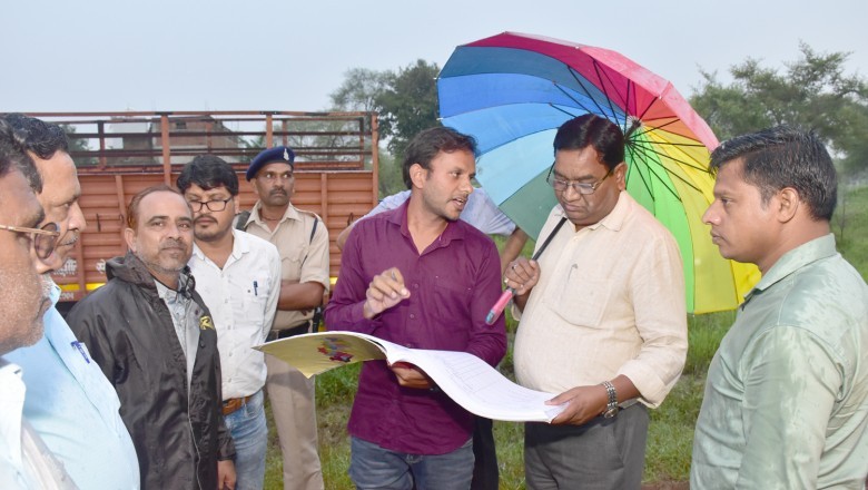 कलेक्टर ने किसानों के खेत में पहुंचकर गिरदावरी कार्य का किया सत्यापन