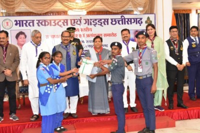 राजभवन में आयोजित अलंकरण समारोह में जिला के स्काउट गाइड रोवर रेंजर हुए सम्मनित