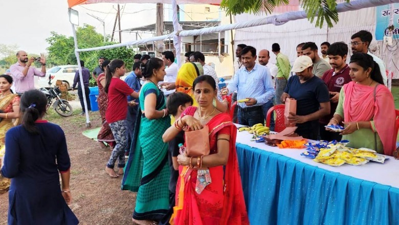 जिला प्रशासन के अधिकारियों-कर्मचारियों द्वारा डोंगरगढ़ जाने वाले श्रद्धालु पदयात्रियों के लिए बजरंगपुर, नवागांव, बापूटोला में लगाया गया सेवा पंडाल