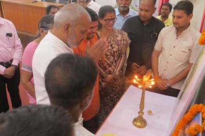अंतर्राष्ट्रीय वृद्धजन दिवस पर निगम सभागृह में निगम पदाधिकारियों ने किया वृद्धजनों का सम्मान :