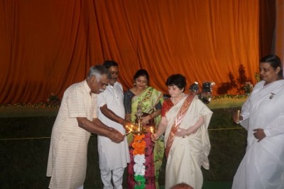 चैतन्य देवियों की झांकी देखने बड़ी संख्या में चिकित्सा जगत से जुड़े डॉक्टर्स सहपरिवार पहुंचे...  चैतन्य देवियों की झांकी का कल अंतिम दिन .....