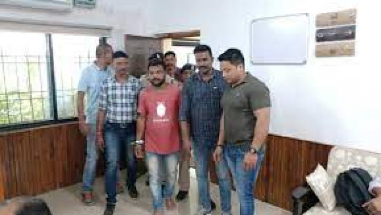 पति को पहले मारा, फिर महिला से जंगल में किया कुकर्म, पेड़ पर टांग दी नग्न लाश