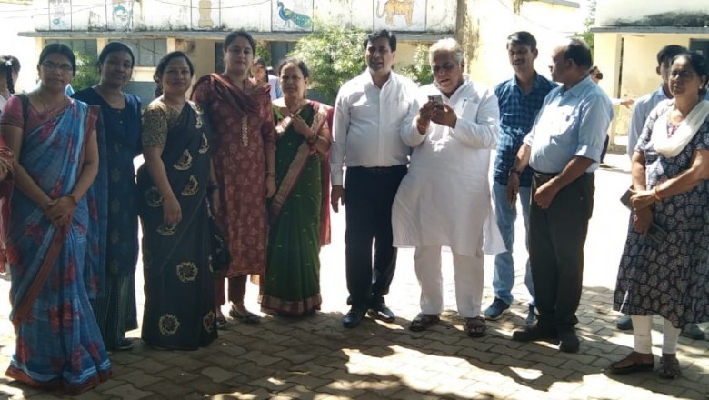 खेल मैदान पहुँचे विधायक एवं महापौर, स्कूली बच्चों के साथ चलाया भंवरा: