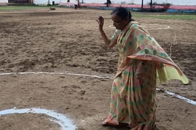 80 वर्ष वृद्ध महिला ने भवँरा चलाकर आजमाए हाथ,तो वही महिलाओं ने खेला फुगड़ी: