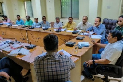 टीएल बैठक आयुक्त लोकेश चंद्राकार ने की समय सीमा वाले लंबित विभागीय पत्रों की समीक्षा :