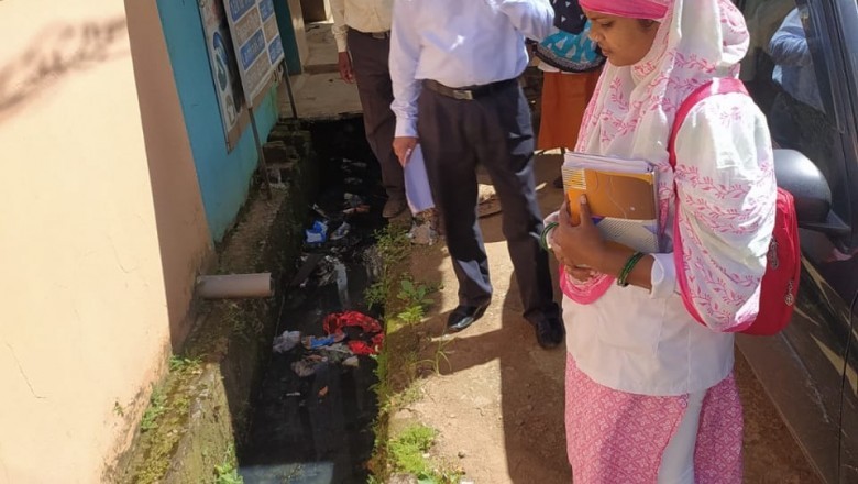 घर-घर डेंगू जांच अभियान की सीएमएचओ कर रहे निगरानी  डेंगू-मलेरिया के लार्वा को नष्ट कर रहे स्वास्थ्य कर्मी