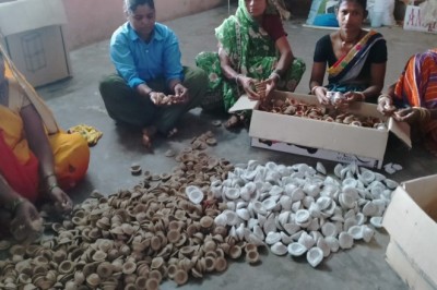 35 हज़ार से अधिक दिए बनाए, गुजरात और राजस्तान से मिल रहे है गोबर से बने रंग बिरंगे दीये के आर्डर: