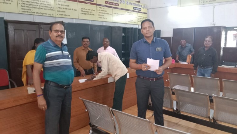 आयुक्त लोकेश चंद्राकार के निर्देश पर उपायुक्त मोहेंद्र साहू ने निगम दफ्तर में दी दबिश, औचक निरीक्षण के दौरान प्लेसमेंट और नियमित 23 कर्मचारी रहें नदारद: