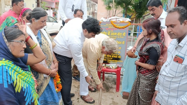 -जल्द मिलेगी नागरिको आवागमन में सुविधा,विधायक,महापौर एवं सभापति ने 60 लाख से अधिक सीमेंट रोड का किया भूमिपूजन: