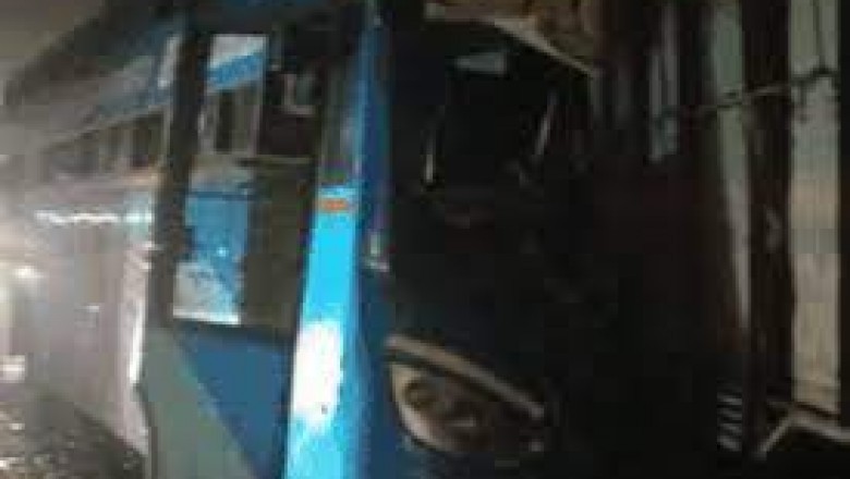 ड्राइवर को झपकी आने से हादसा, तेज रफ्तार बस पलटी, 22 घायल, 4 गंभीर :