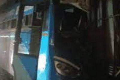 ड्राइवर को झपकी आने से हादसा, तेज रफ्तार बस पलटी, 22 घायल, 4 गंभीर :