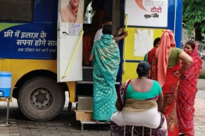 सरकार ने ऐसी योजना निकाली जिससे मोहल्ले में ही चिकित्सा सुविधा मिल रही है, नि:शुल्क इलाज एवं दवाइयां मिल रही है