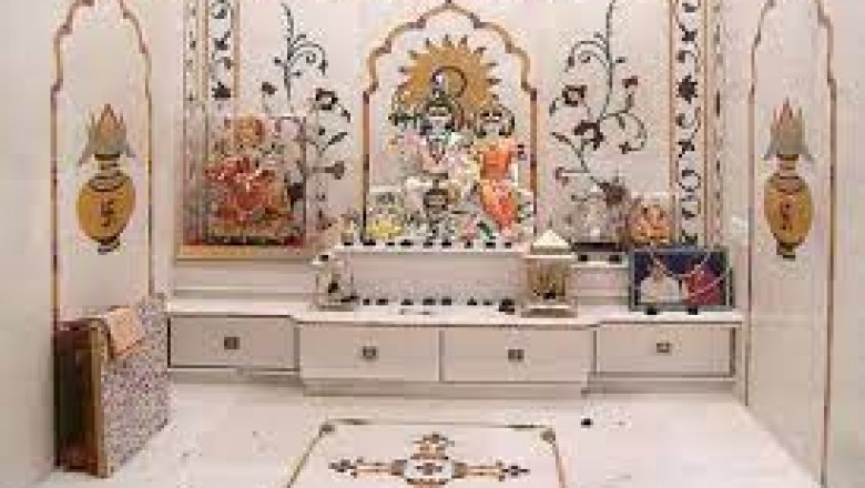 धर्म शास्त्र और ज्योतिष शास्त्र के अनुसार घर में छोटा सा मंदिर होना घर में सकारात्मक ऊर्जा का वास बनाए रखता हैं.