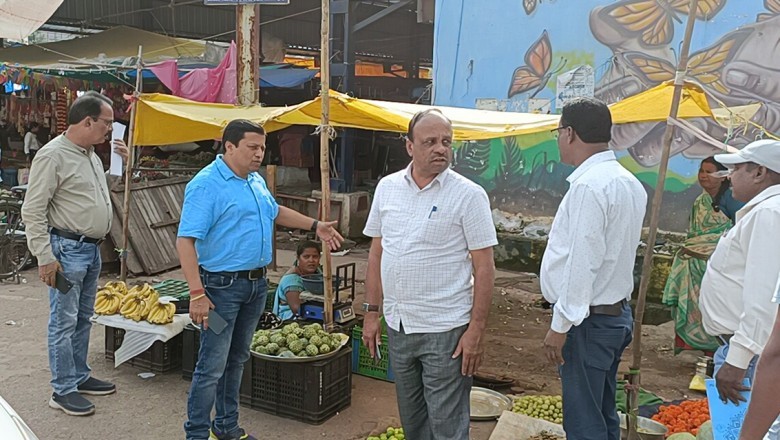 दीपावली यातायात व्यवस्थाओं को लेकर इंदिरा मार्केट क्षेत्र में निगमायुक्त लोकेश चंद्राकार ने अफसरों के साथ लिया व्यवस्था का जायजा :