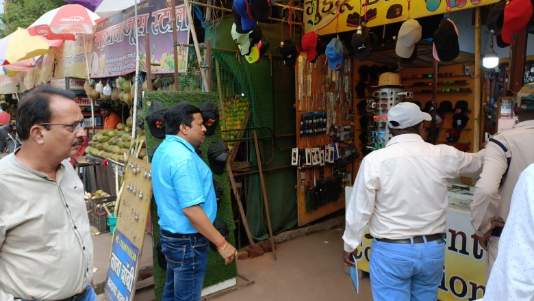 दुकान के बाहर समान फैलाकर और दुकान के बाहर समान निकलकर व्यवसाय न करें और व्यपारियो पार्किंग और सुरक्षा के लिहाज से व्यवस्था बनाए रखने में सभी सहयोग करें:आयुक्त