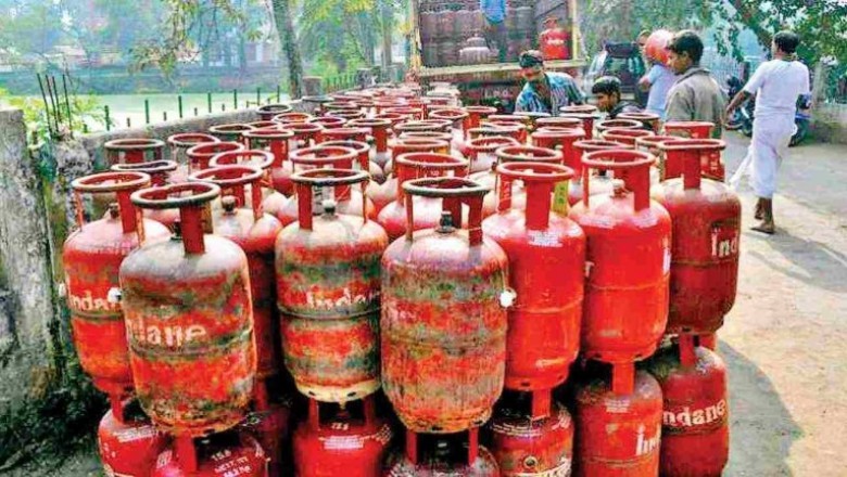 केंद्र सरकार ने तय की सीमा , अब एक परिवार को एक साल में 15 गैस सिलेंडर ही मिलेंगे :