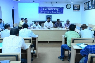 निगम आयुक्त रोहित व्यास ने की विभागीय कार्यों की समीक्षा, प्रमुख योजनाओं के प्रोग्रेस की ली जानकारी, जन कल्याणकारी योजनाओं से अधिक से अधिक लोगों को लाभान्वित करने के दिए निर्देश :