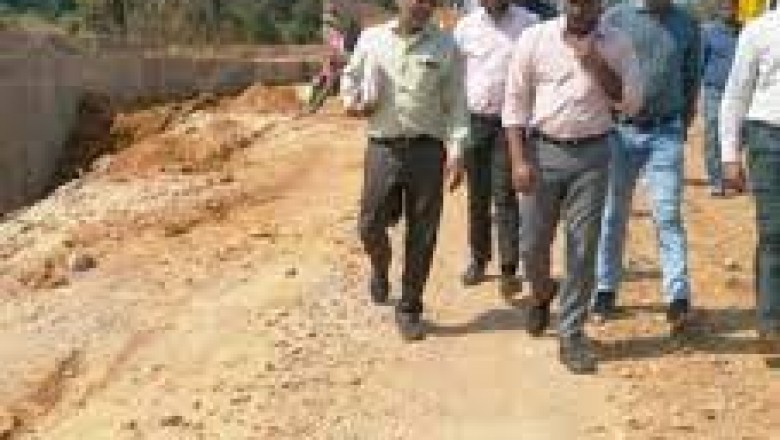 कलेक्टर एस जयवर्धन ने निर्माणाधीन बिहरीकला-दनगढ़- सोमाटोला-गोटाटोला- खडग़ांव  सड़क किया निरीक्षण