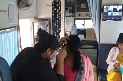 मुख्यमंत्री शहरी स्लम स्वास्थ्य योजना के तहत मोबाईल मेडिकल यूनिट वेन से 2 वर्ष मेें 2 लाख से :