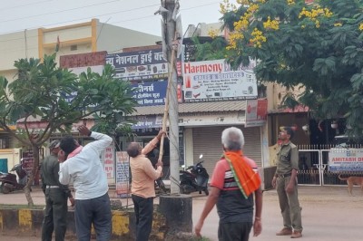 अवैध होर्डिंग/पोस्टर को हटाने के लिए भिलाई निगम ने अभियान छेड़ दिया  :