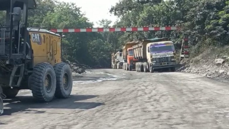 भू-विस्थापितों ने ठप किया मानिकपुर खदान से कोयला परिवहन, युवाओं को रोजगार देने की मांग पर अडिग…