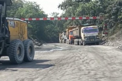 भू-विस्थापितों ने ठप किया मानिकपुर खदान से कोयला परिवहन, युवाओं को रोजगार देने की मांग पर अडिग…