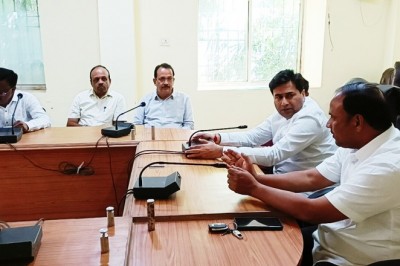 छठ महापर्व की तैयारी को लेकर मेयर ने बुलाई बैठक,तालाबों व घाटों में बेहतर सफाई के साथ प्रकाश व्यवस्था के निर्देश: