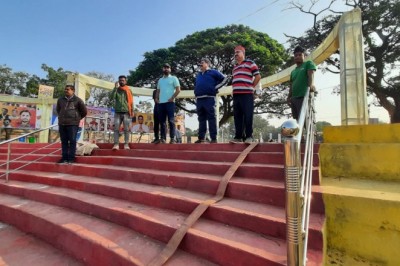 महापौर नीरज पाल एवं निगम आयुक्त रोहित व्यास ने छठ पर्व को देखते हुए अल सुबह तालाबों का लिया जायजा,