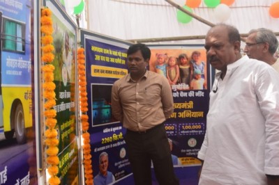 संसदीय सचिव एवं कलेक्टर ने किया जनसंपर्क विभाग की फोटो प्रदर्शनी का अवलोकन :