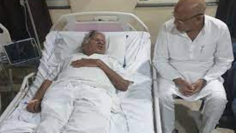 पिता से मिलने अस्पताल पहुंचे मुख्यमंत्री भूपेश बघेल :