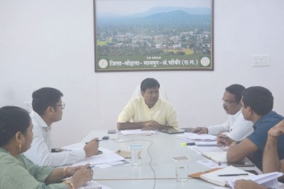 दूरस्थ वनांचल क्षेत्रों तक स्वास्थ्य सुविधाएं उपलब्ध कराने की दिशा में कार्य करने की जरूरत - कलेक्टर :