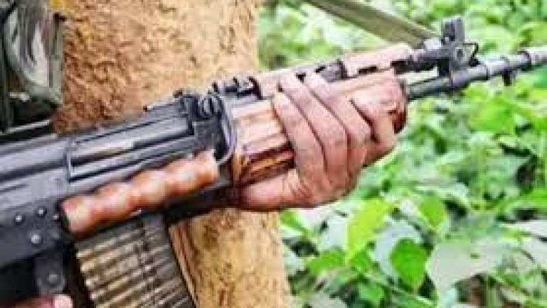 12 ग्रामीणों को सजा देने की धमकी ,मदनवाड़ा में नक्सलियों ने फेंका पर्चा :