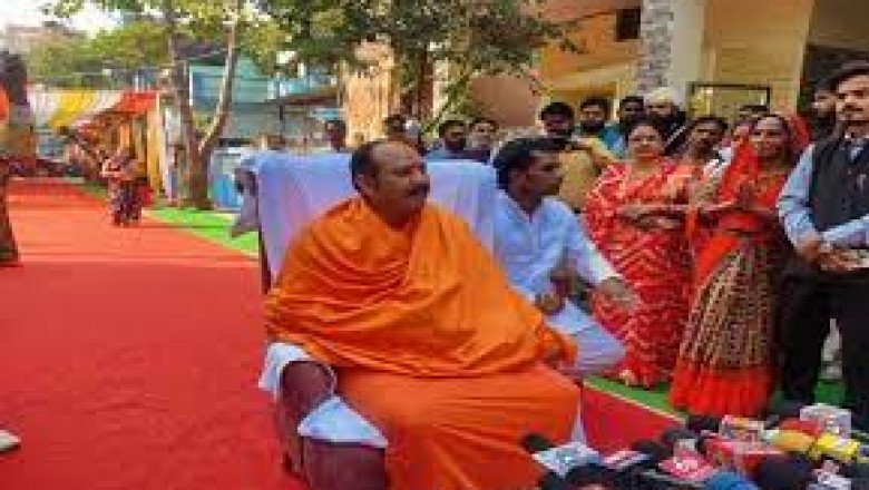 कथावाचक पं. प्रदीप मिश्रा ने कहा – धर्मांतरण कराने वाले पहले अपने माता-पिता से पूछें कि कौन से धर्म से थे…किसी के दबाव में न आएं