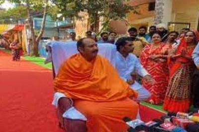 कथावाचक पं. प्रदीप मिश्रा ने कहा – धर्मांतरण कराने वाले पहले अपने माता-पिता से पूछें कि कौन से धर्म से थे…किसी के दबाव में न आएं
