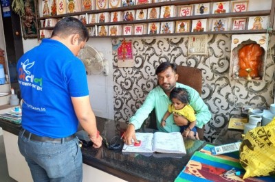 अब घर बैठे बन रहा 5 वर्ष तक के बच्चो का आधार कार्ड  मितान की टीम घर घर जाकर बना रही कार्ड, बच्चों को भीड में जाने से मिलेगी राहत