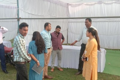 मुख्यमंत्री के भेंट मुलाकात कार्यक्रम के लिए कलेक्टर ने अर्जुनी एवं एलबी नगर में कार्यक्रम स्थल का लिया जायजा