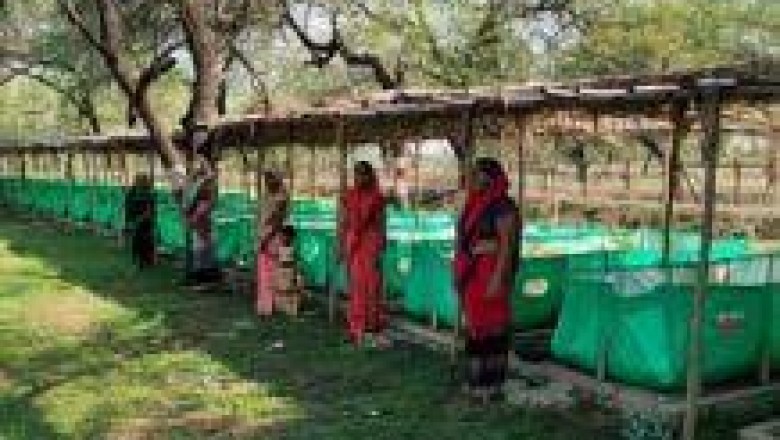 सुराजी गांव योजना के तहत निर्मित गौठानों में किसानों को पैरादान को किया जा रहा प्रोत्साहित :