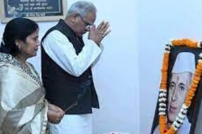 नेहरू की जयंती पर CM ने किया नमन : भूपेश बघेल ने कहा – पंडित जवाहरलाल ने देश के विकास, शिक्षा और स्वास्थ्य के क्षेत्र में किया काम, अंतरराष्ट्रीय जगत में भी रही पकड़