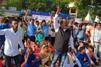 छुरिया डोंगरगावं मार्ग पर घण्टे भर से अधिक समय तक लगा रहा जाम